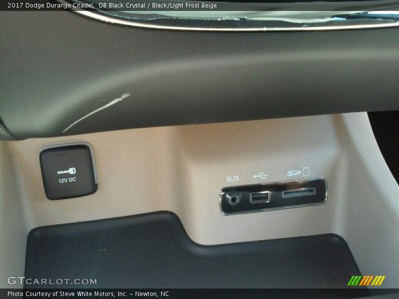 DB Black Crystal / Black/Light Frost Beige 2017 Dodge Durango Citadel