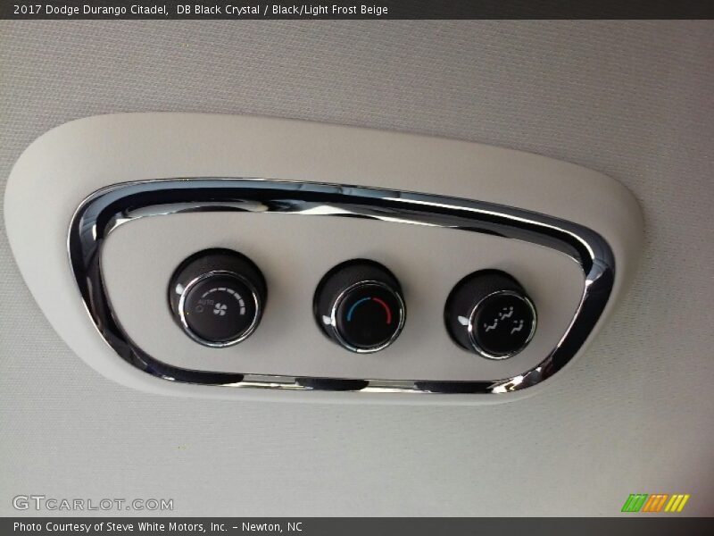 DB Black Crystal / Black/Light Frost Beige 2017 Dodge Durango Citadel