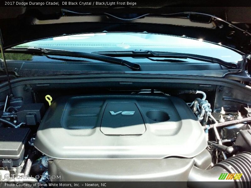 DB Black Crystal / Black/Light Frost Beige 2017 Dodge Durango Citadel
