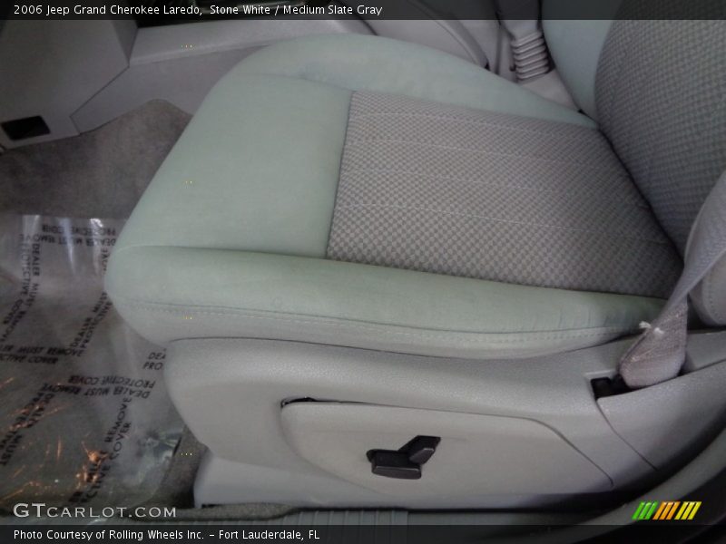 Front Seat of 2006 Grand Cherokee Laredo
