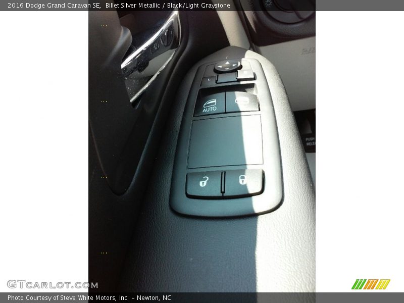 Billet Silver Metallic / Black/Light Graystone 2016 Dodge Grand Caravan SE