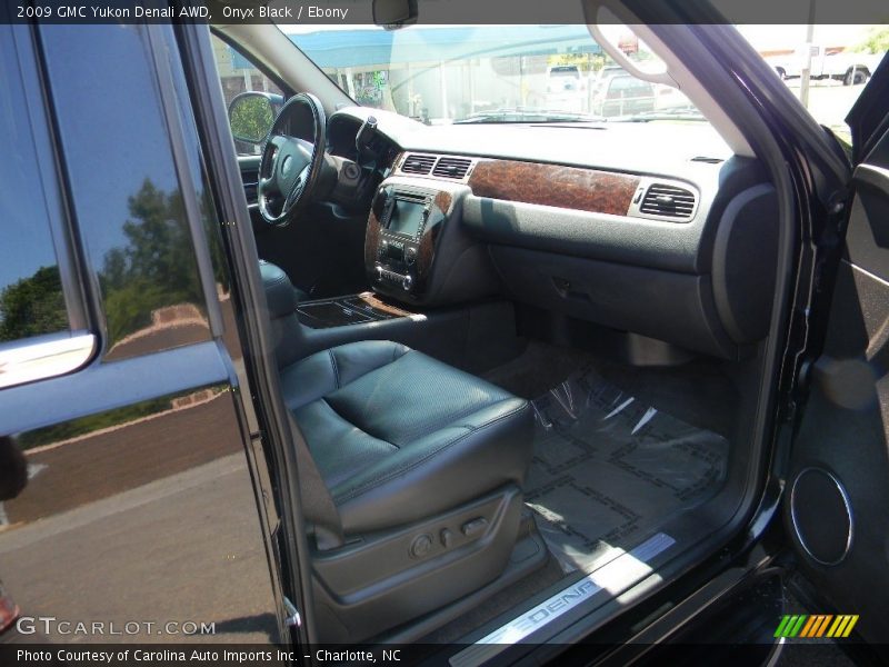 Onyx Black / Ebony 2009 GMC Yukon Denali AWD