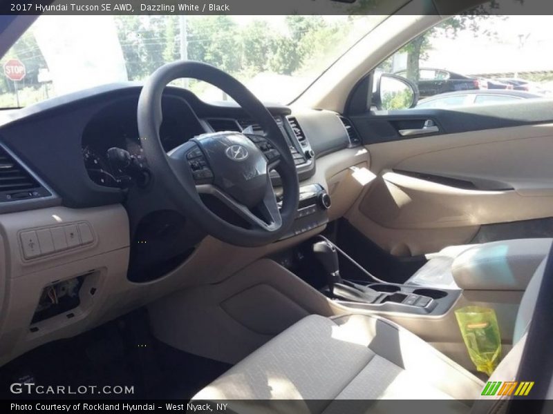 Dazzling White / Black 2017 Hyundai Tucson SE AWD