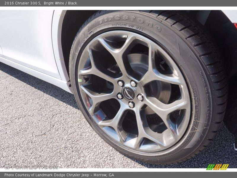 Bright White / Black 2016 Chrysler 300 S