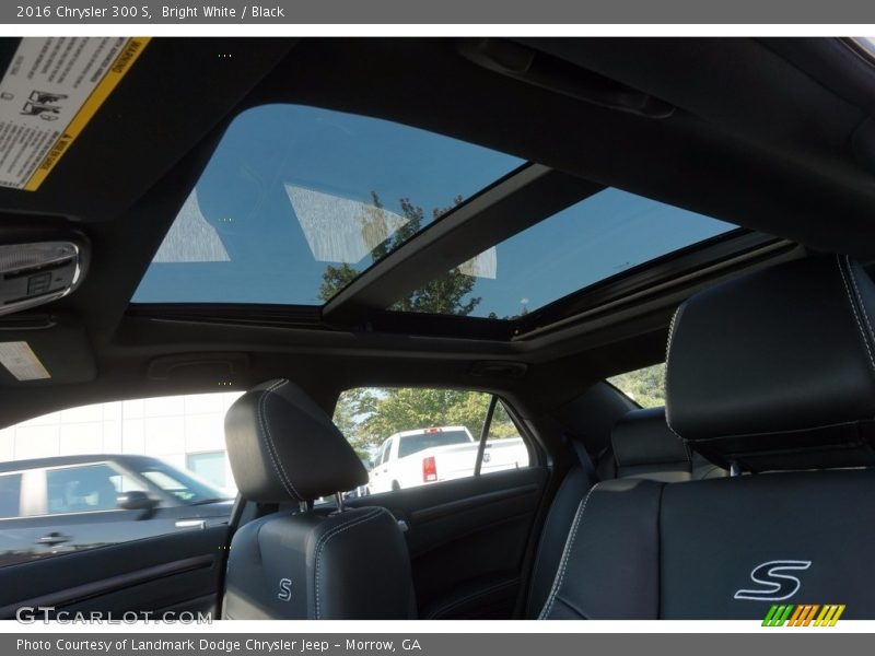 Bright White / Black 2016 Chrysler 300 S