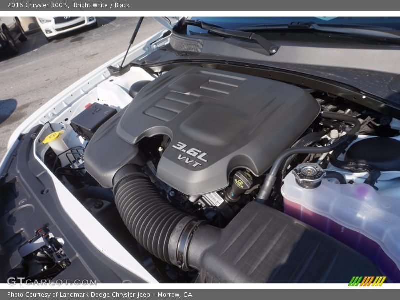 Bright White / Black 2016 Chrysler 300 S
