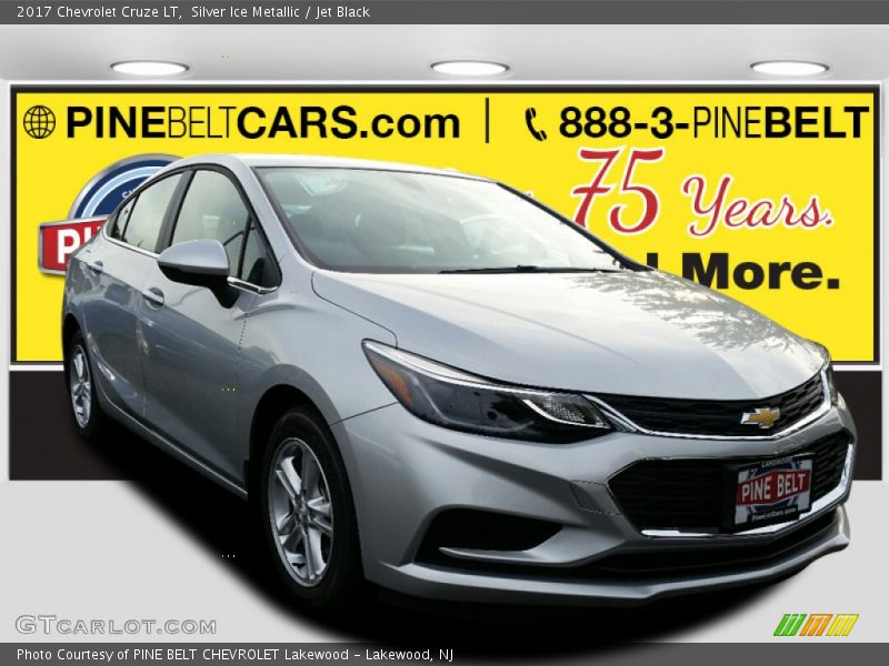Silver Ice Metallic / Jet Black 2017 Chevrolet Cruze LT