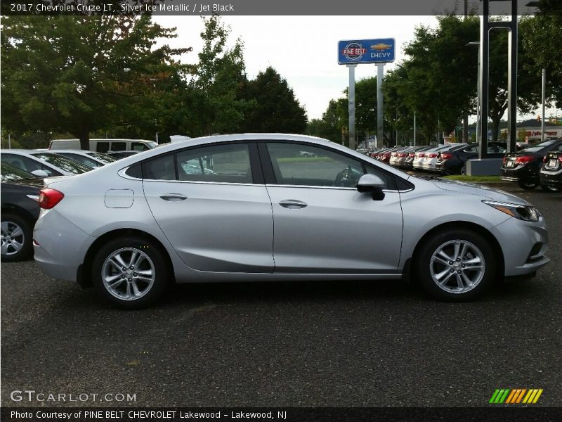 Silver Ice Metallic / Jet Black 2017 Chevrolet Cruze LT