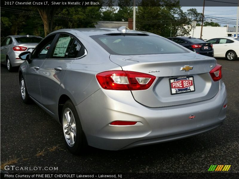 Silver Ice Metallic / Jet Black 2017 Chevrolet Cruze LT