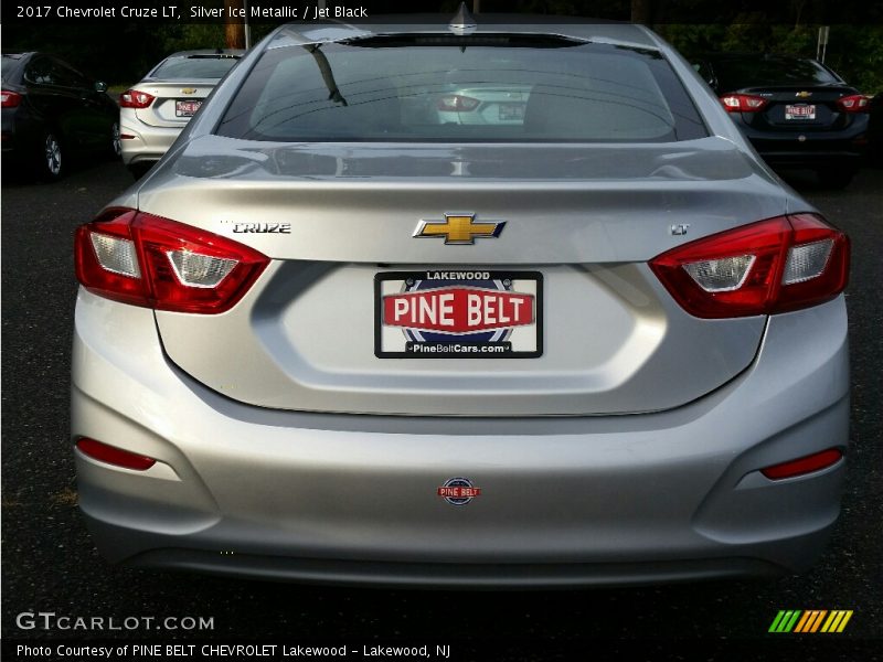 Silver Ice Metallic / Jet Black 2017 Chevrolet Cruze LT