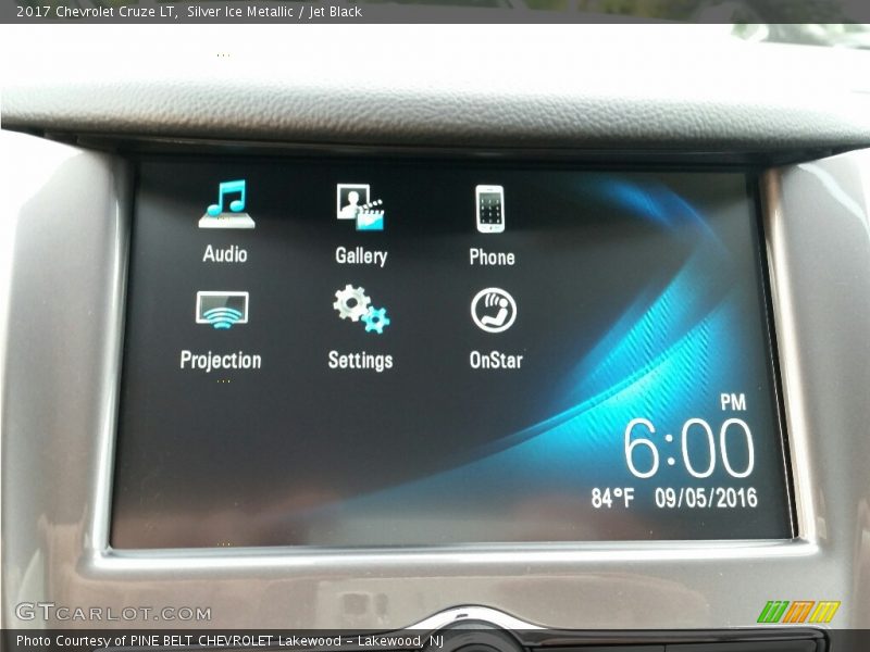 Silver Ice Metallic / Jet Black 2017 Chevrolet Cruze LT