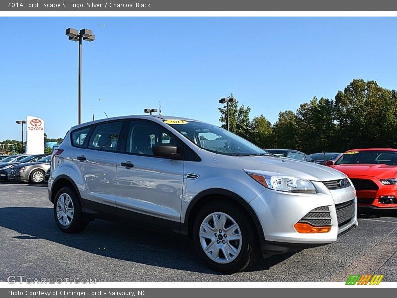 Ingot Silver / Charcoal Black 2014 Ford Escape S