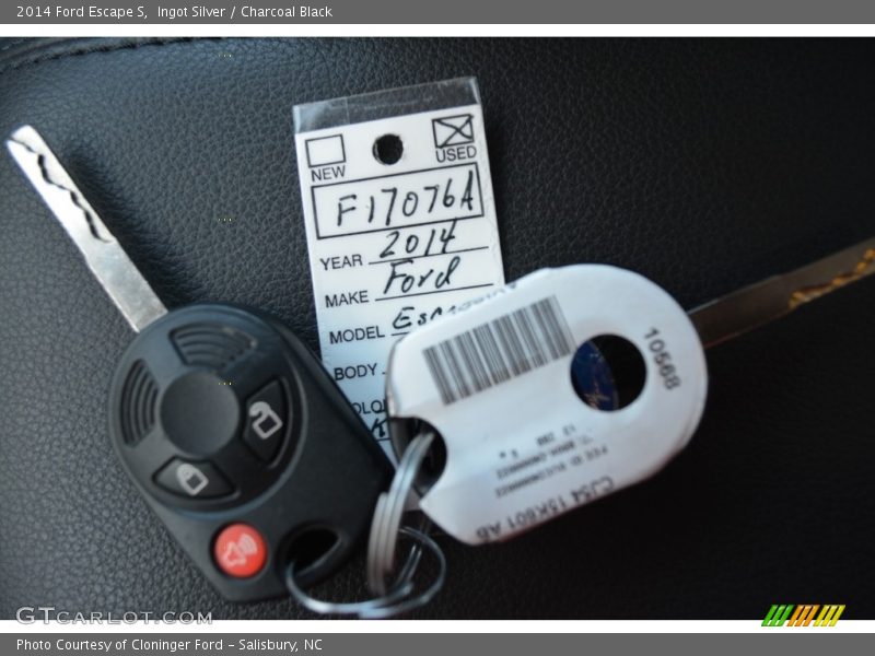Ingot Silver / Charcoal Black 2014 Ford Escape S