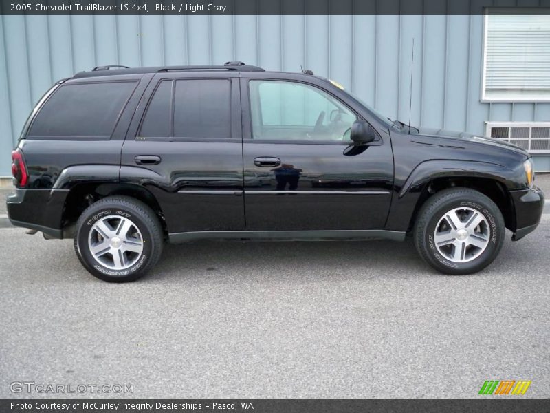 Black / Light Gray 2005 Chevrolet TrailBlazer LS 4x4