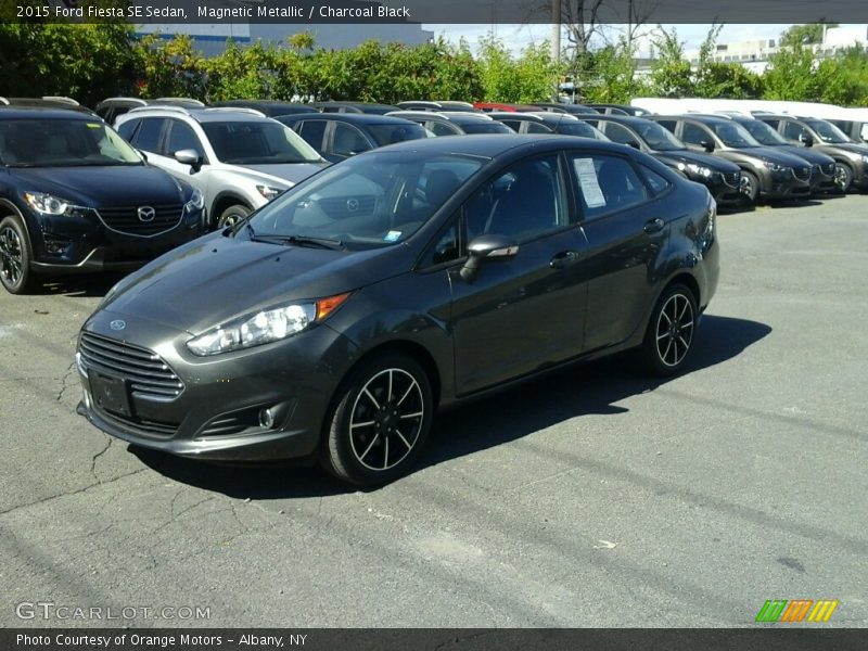 Magnetic Metallic / Charcoal Black 2015 Ford Fiesta SE Sedan