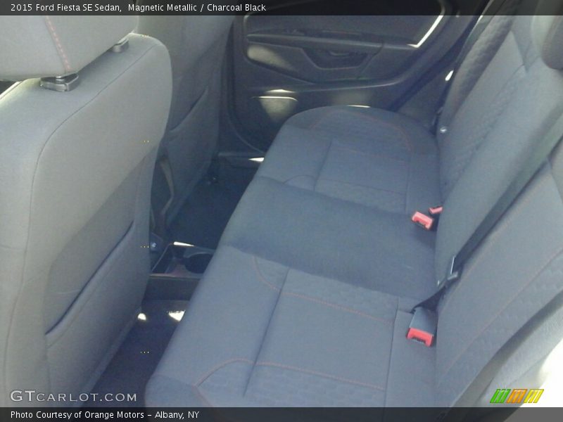 Magnetic Metallic / Charcoal Black 2015 Ford Fiesta SE Sedan