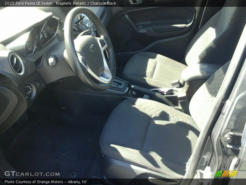 Magnetic Metallic / Charcoal Black 2015 Ford Fiesta SE Sedan