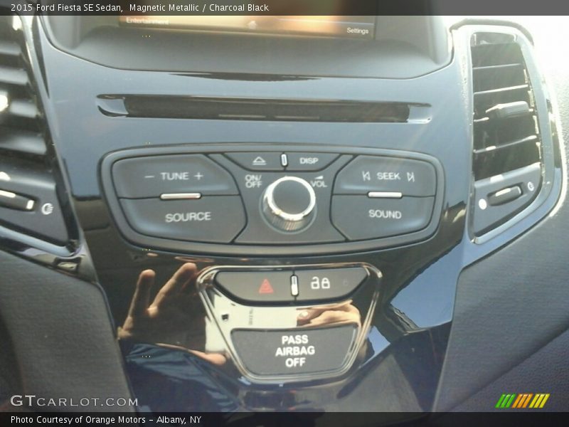 Magnetic Metallic / Charcoal Black 2015 Ford Fiesta SE Sedan