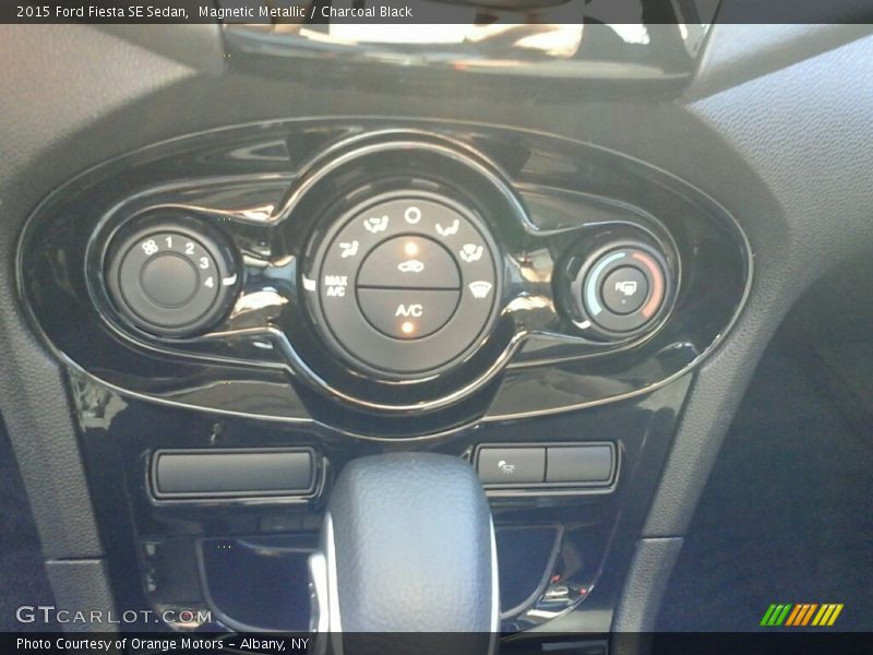 Magnetic Metallic / Charcoal Black 2015 Ford Fiesta SE Sedan
