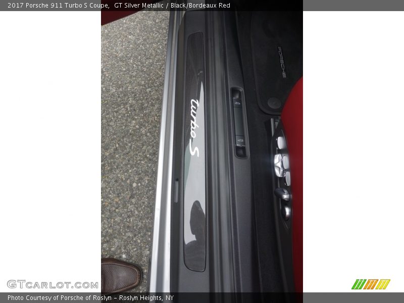  2017 911 Turbo S Coupe Logo