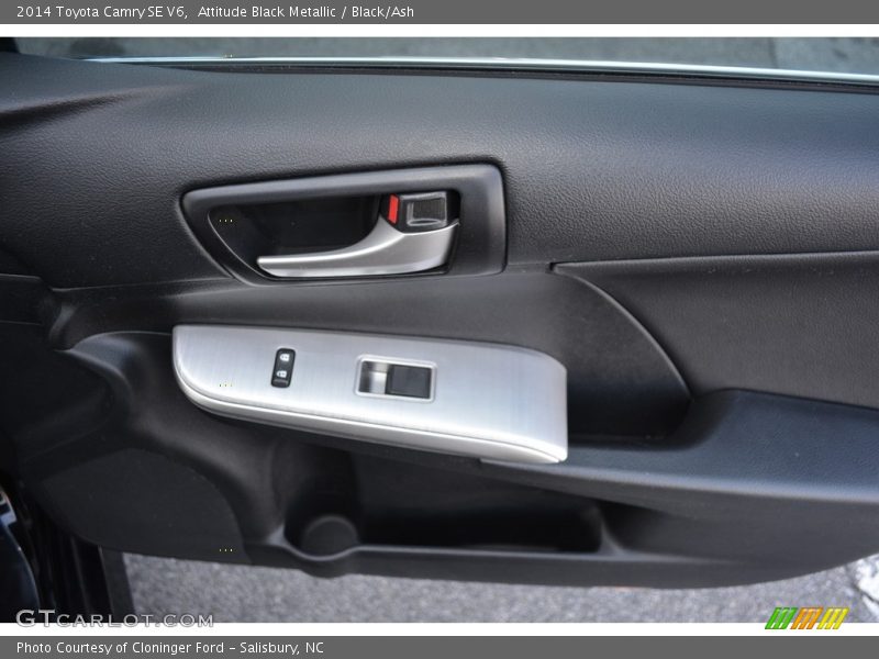 Attitude Black Metallic / Black/Ash 2014 Toyota Camry SE V6
