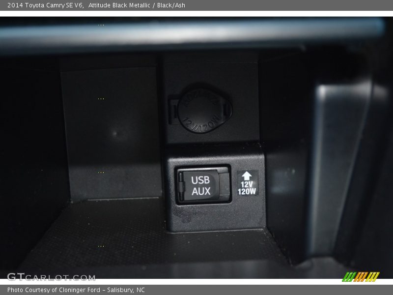 Attitude Black Metallic / Black/Ash 2014 Toyota Camry SE V6