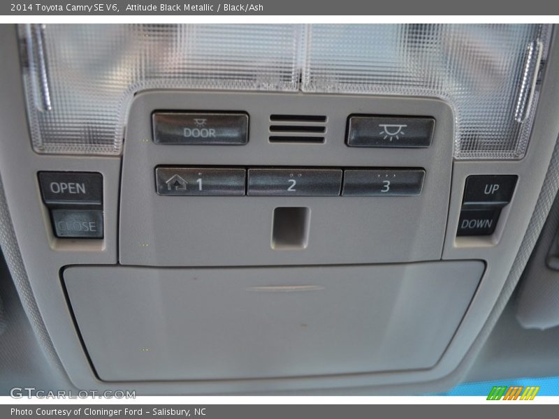 Attitude Black Metallic / Black/Ash 2014 Toyota Camry SE V6