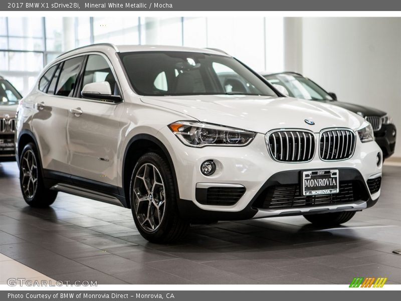 Mineral White Metallic / Mocha 2017 BMW X1 sDrive28i
