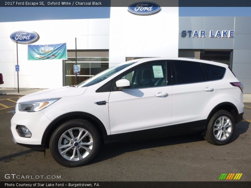 Oxford White / Charcoal Black 2017 Ford Escape SE