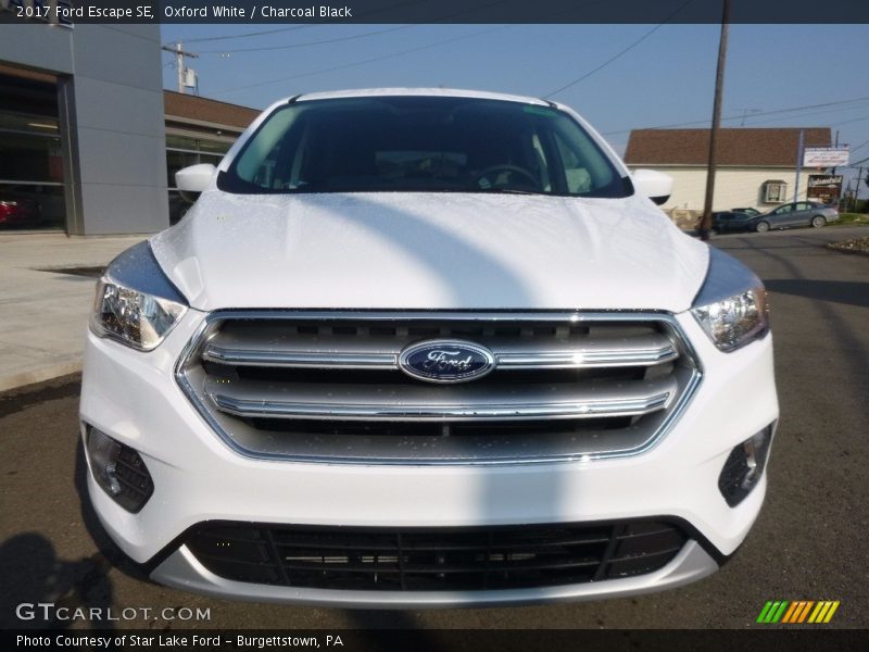 Oxford White / Charcoal Black 2017 Ford Escape SE