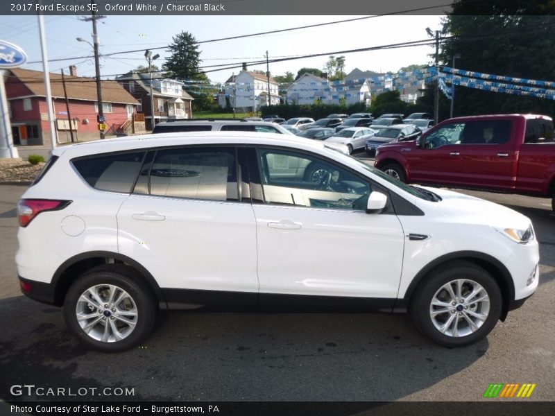 Oxford White / Charcoal Black 2017 Ford Escape SE