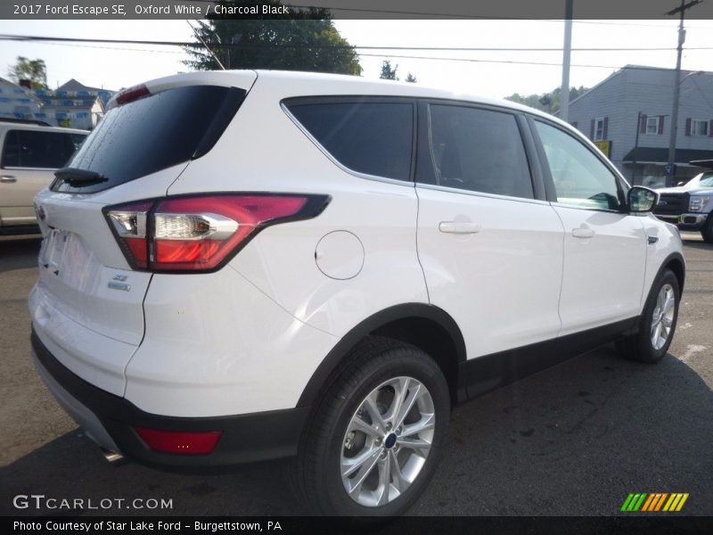 Oxford White / Charcoal Black 2017 Ford Escape SE