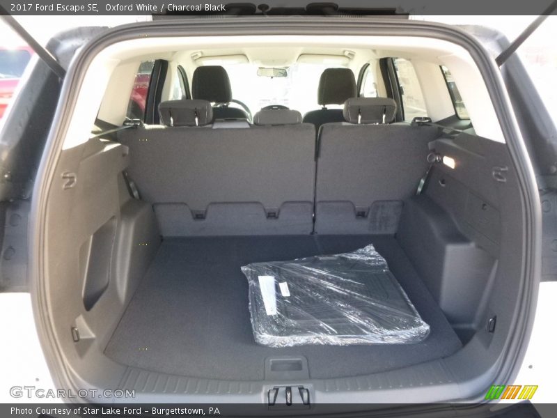 Oxford White / Charcoal Black 2017 Ford Escape SE