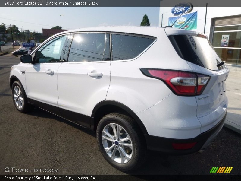 Oxford White / Charcoal Black 2017 Ford Escape SE
