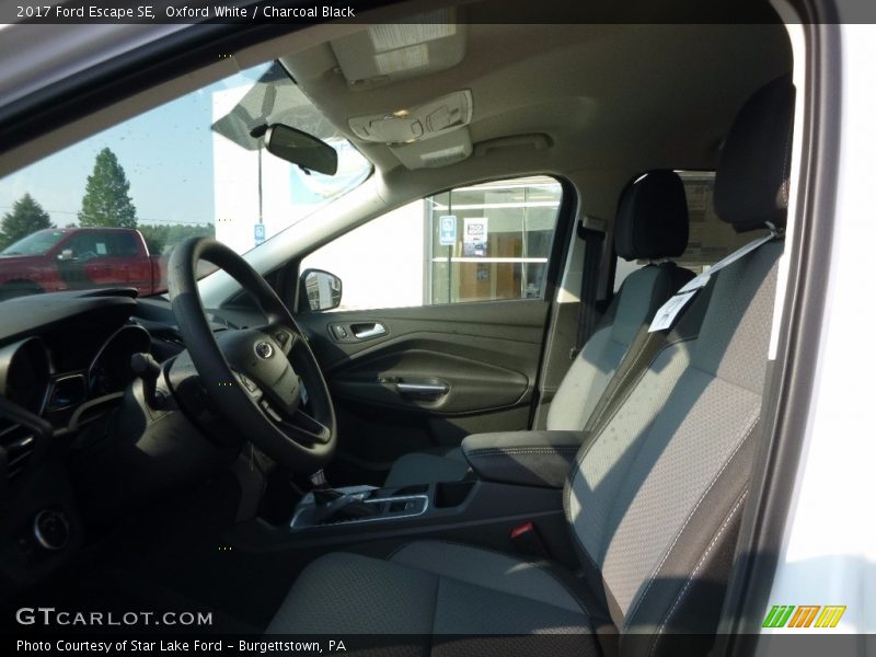 Oxford White / Charcoal Black 2017 Ford Escape SE