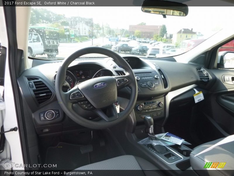 Oxford White / Charcoal Black 2017 Ford Escape SE