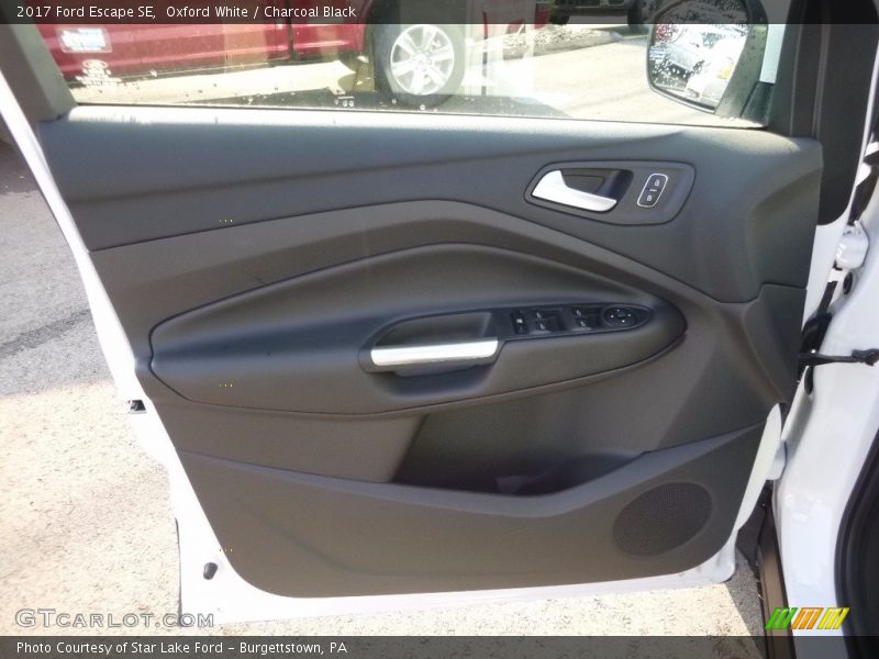 Oxford White / Charcoal Black 2017 Ford Escape SE