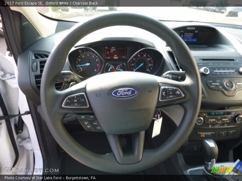 Oxford White / Charcoal Black 2017 Ford Escape SE