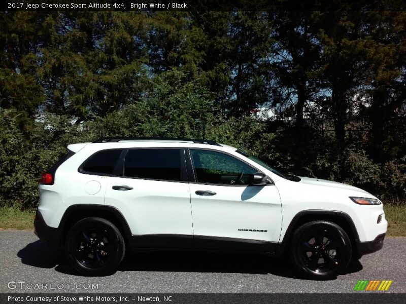 Bright White / Black 2017 Jeep Cherokee Sport Altitude 4x4