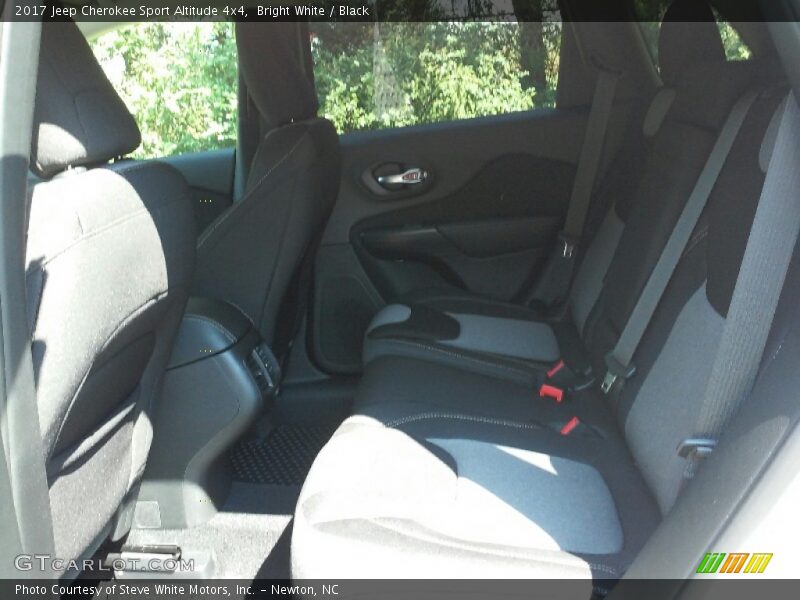 Bright White / Black 2017 Jeep Cherokee Sport Altitude 4x4