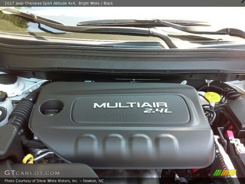Bright White / Black 2017 Jeep Cherokee Sport Altitude 4x4