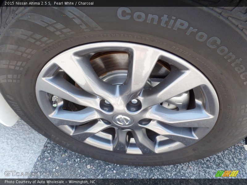 Pearl White / Charcoal 2015 Nissan Altima 2.5 S