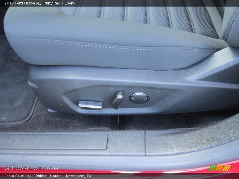 Ruby Red / Ebony 2017 Ford Fusion SE