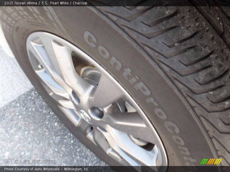 Pearl White / Charcoal 2015 Nissan Altima 2.5 S
