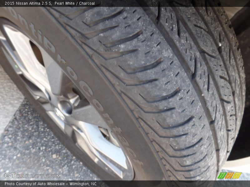 Pearl White / Charcoal 2015 Nissan Altima 2.5 S