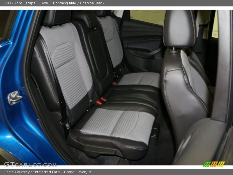 Lightning Blue / Charcoal Black 2017 Ford Escape SE 4WD