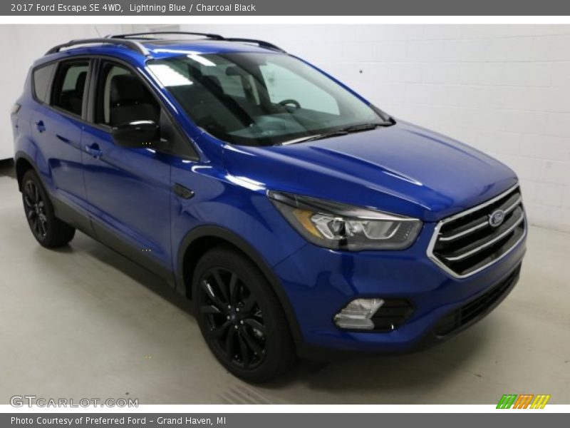 Lightning Blue / Charcoal Black 2017 Ford Escape SE 4WD