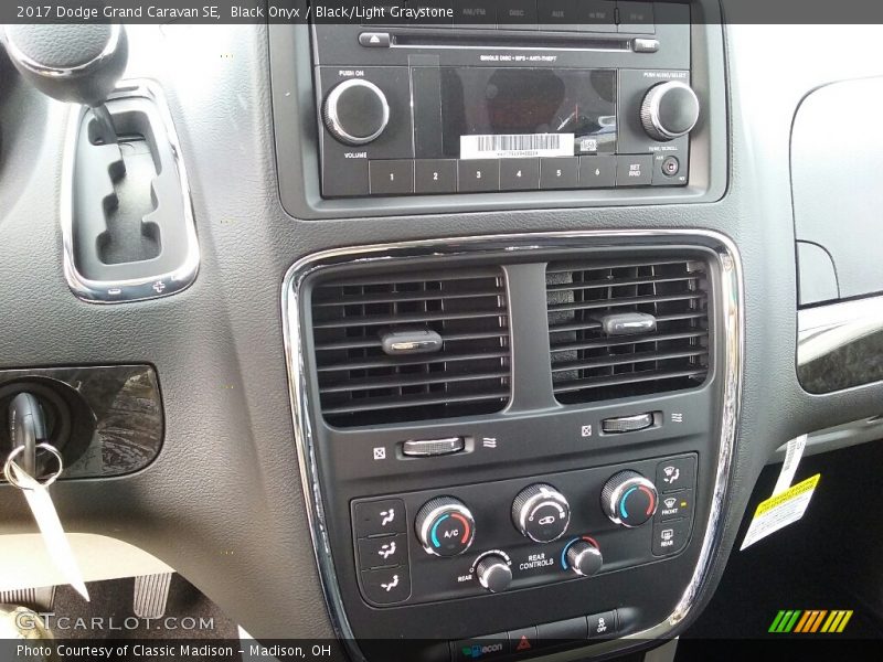 Black Onyx / Black/Light Graystone 2017 Dodge Grand Caravan SE