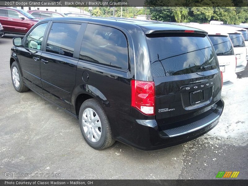 Black Onyx / Black/Light Graystone 2017 Dodge Grand Caravan SE