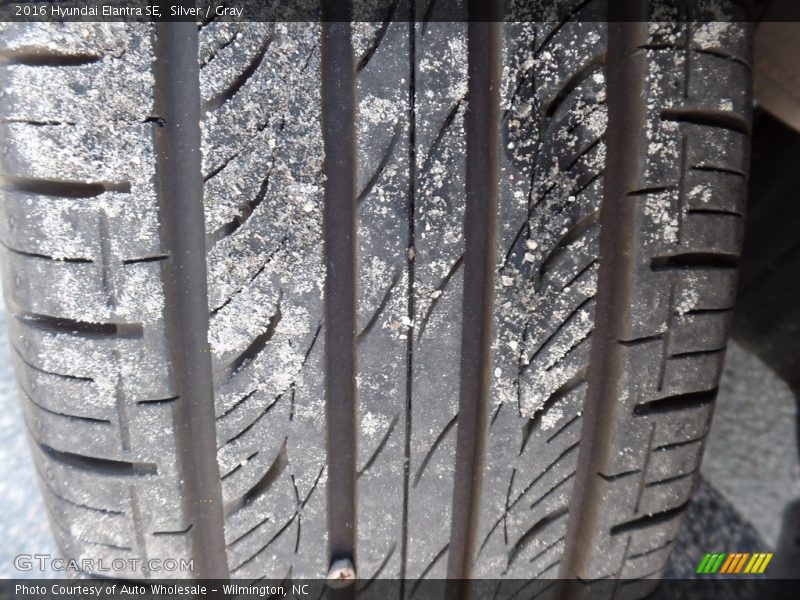 Silver / Gray 2016 Hyundai Elantra SE